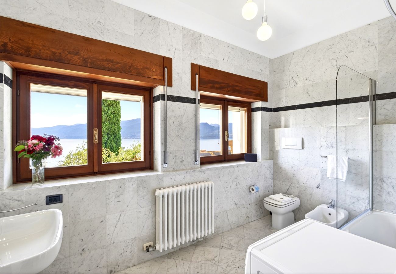 Villa in Torri del Benaco - Regarda - Villa Vera mit atemberaubend Seeblick und Garten