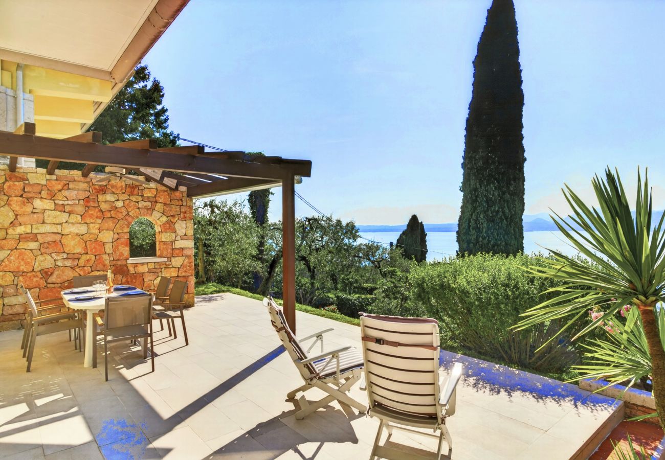 Villa in Torri del Benaco - Regarda - Villa Vera mit atemberaubend Seeblick und Garten