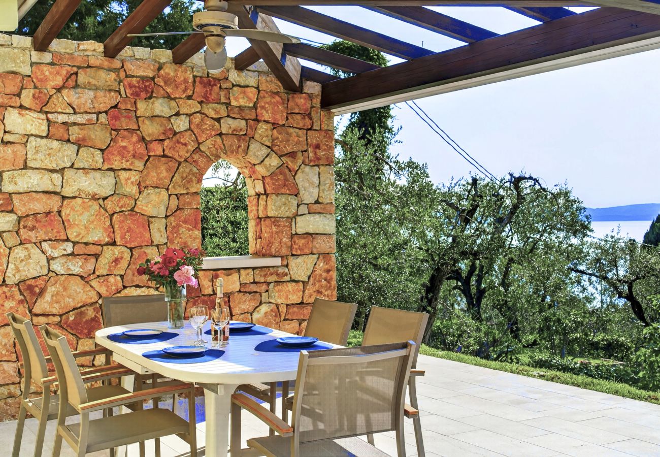 Villa in Torri del Benaco - Regarda - Villa Vera mit atemberaubend Seeblick und Garten