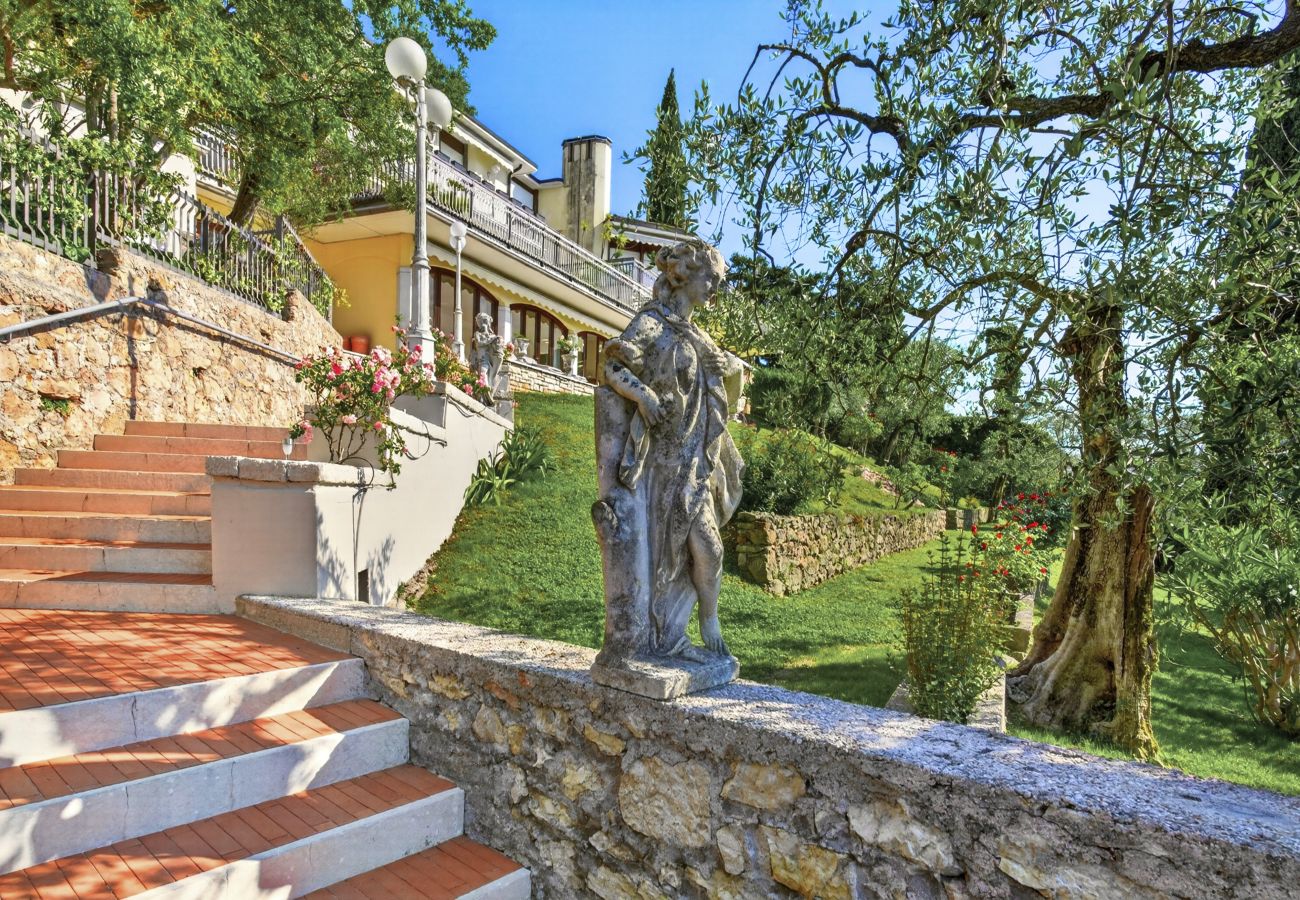 Villa in Torri del Benaco - Regarda - Villa Vera mit atemberaubend Seeblick und Garten