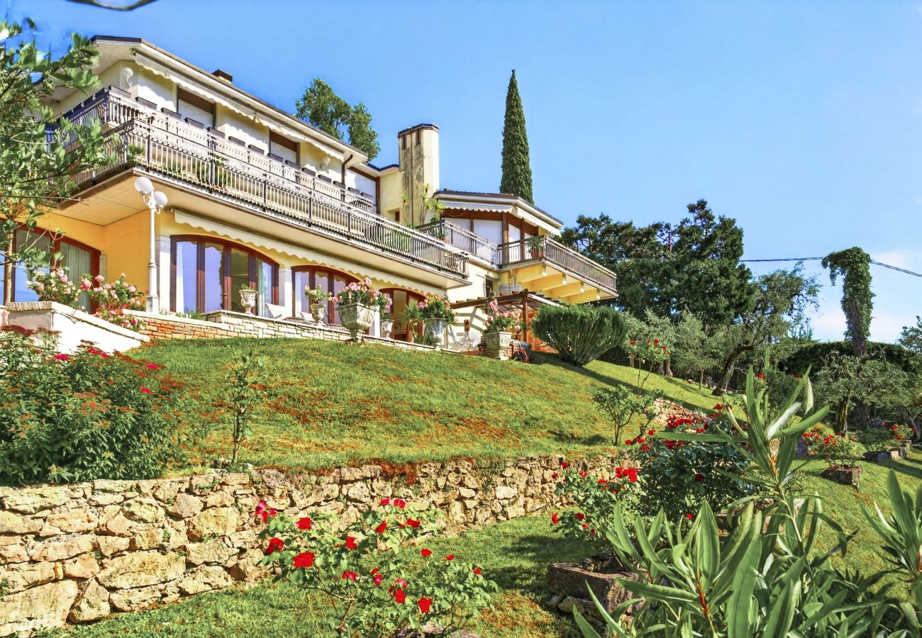 Villa in Torri del Benaco - Regarda - Villa Vera mit atemberaubend Seeblick und Garten