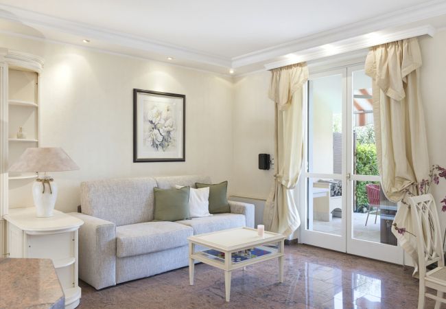 Ferienwohnung in Lazise - Regarda - Basiliko White Wohnung mit Pool und WLan