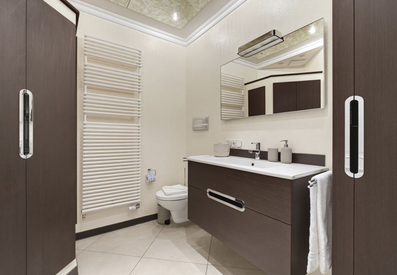 Ferienwohnung in Lazise - Regarda - Basiliko White Wohnung mit Pool und WLan