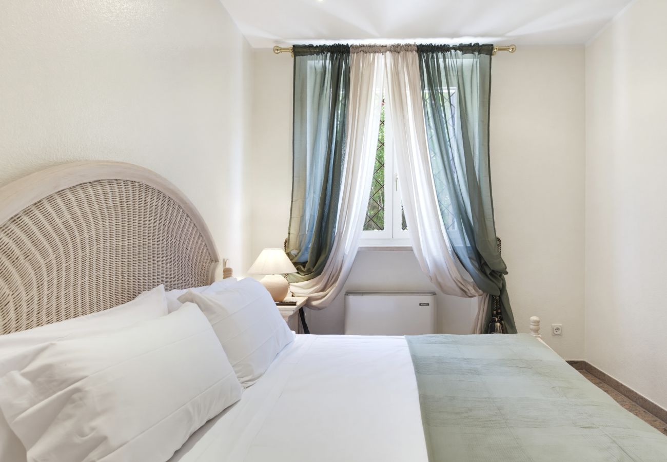 Ferienwohnung in Lazise - Regarda - Basiliko White Wohnung mit Pool und WLan