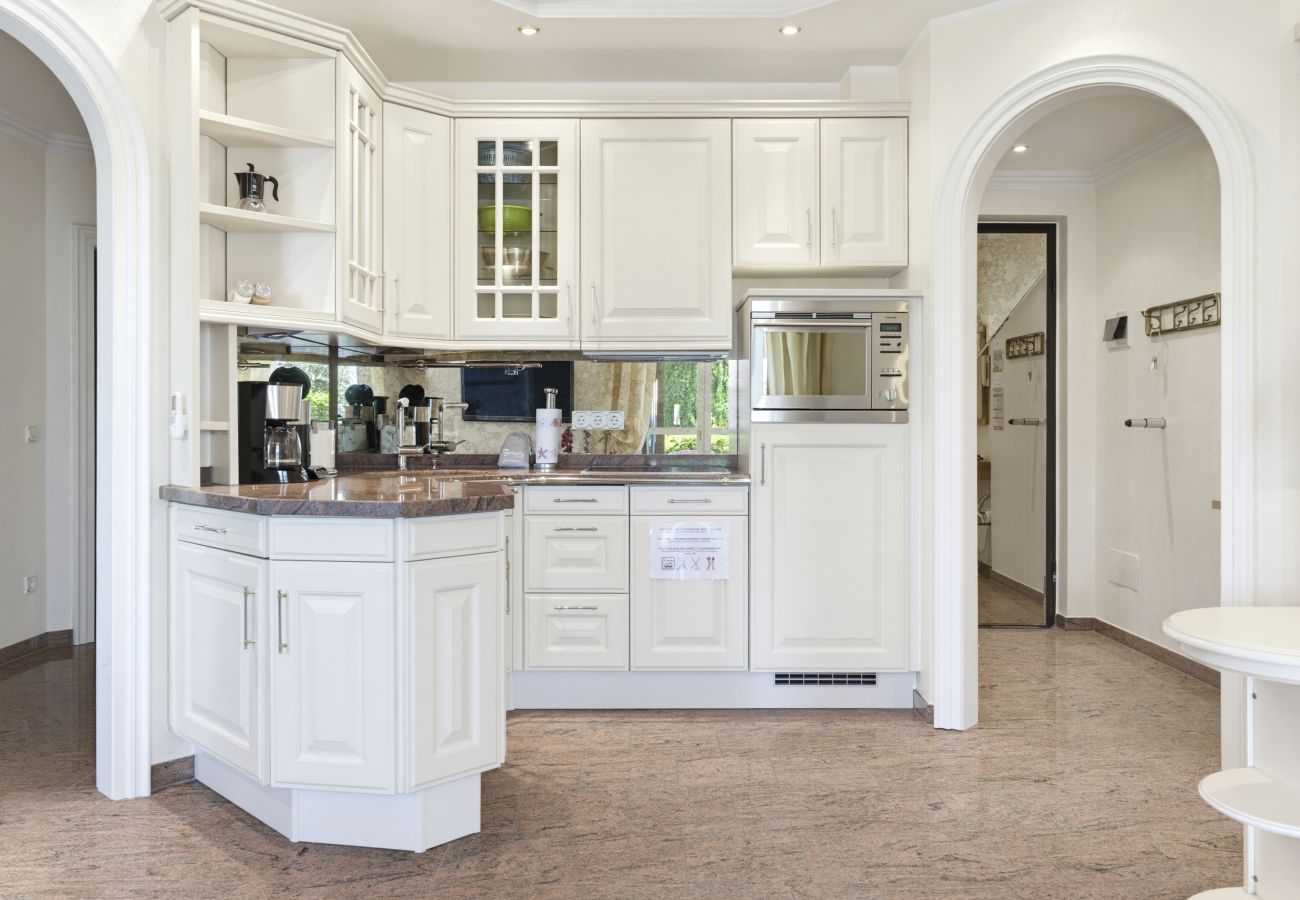 Ferienwohnung in Lazise - Regarda - Basiliko White Wohnung mit Pool und WLan
