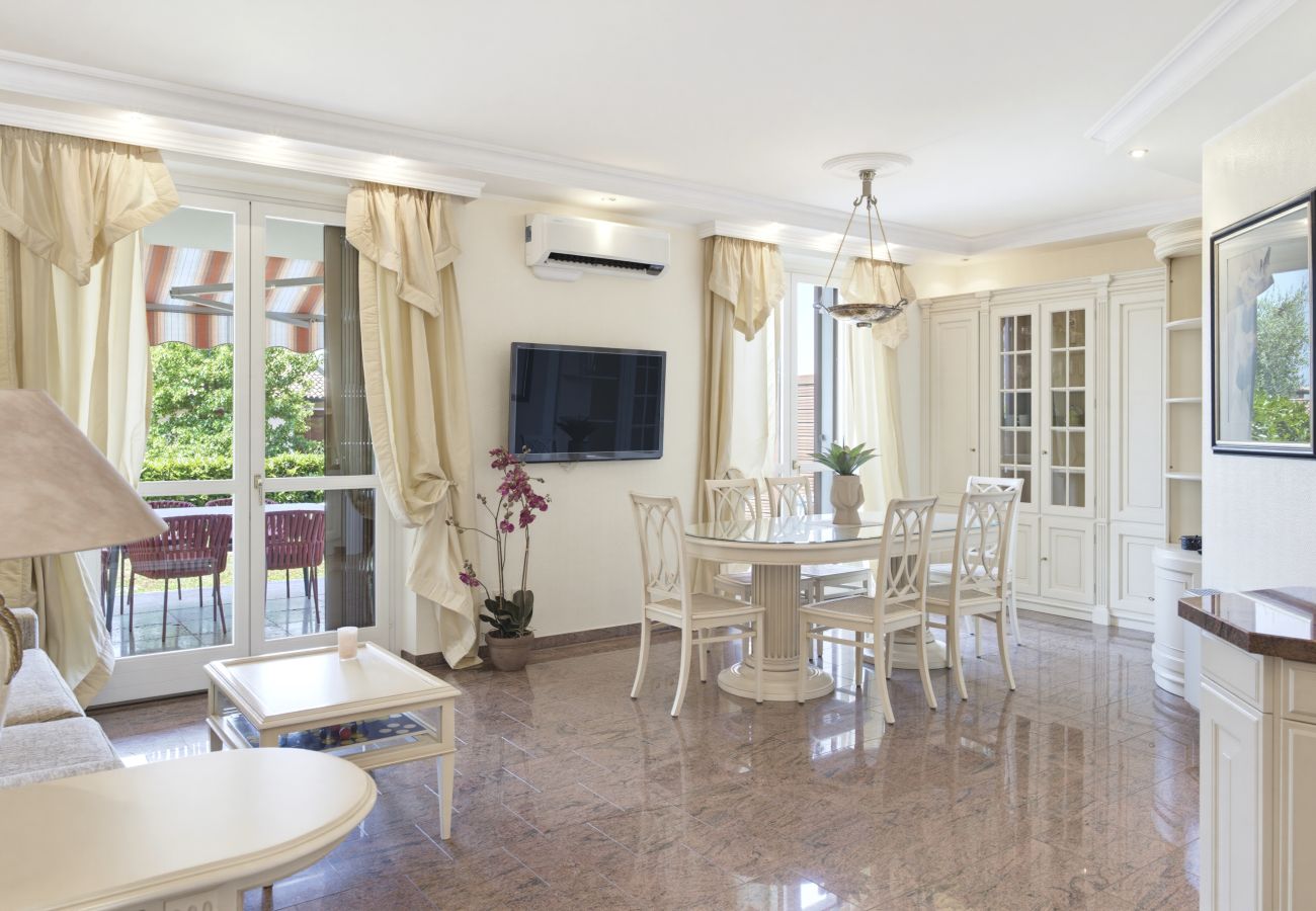 Ferienwohnung in Lazise - Regarda - Basiliko White Wohnung mit Pool und WLan