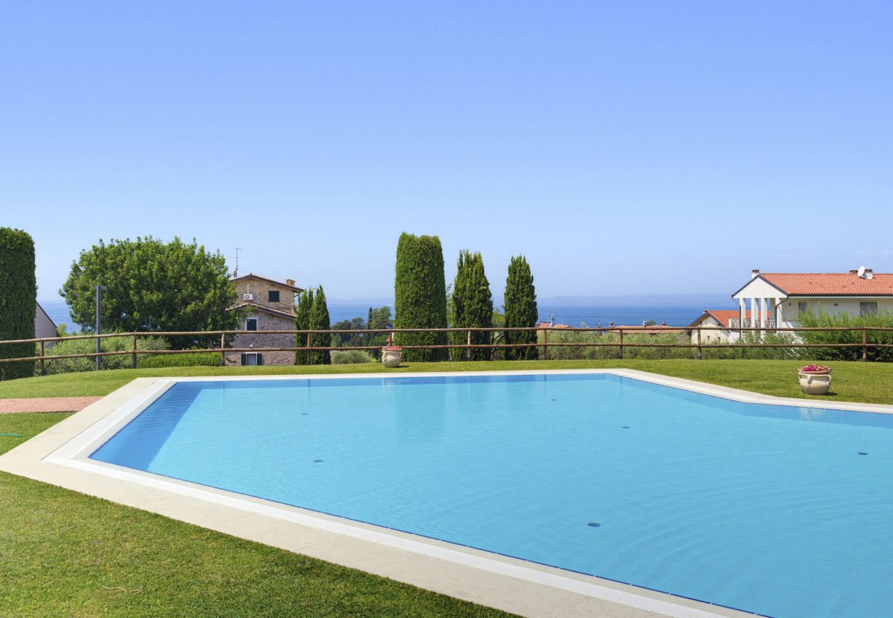 Ferienwohnung in Lazise - Regarda - Basiliko White Wohnung mit Pool und WLan