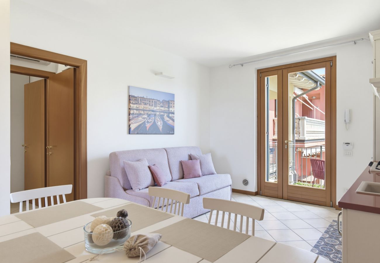 Ferienwohnung in Lazise - Regarda - Basiliko Cosy Apartment mit Pool
