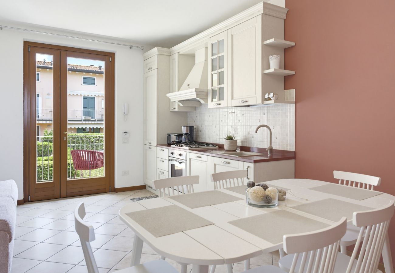 Ferienwohnung in Lazise - Regarda - Basiliko Cosy Apartment mit Pool