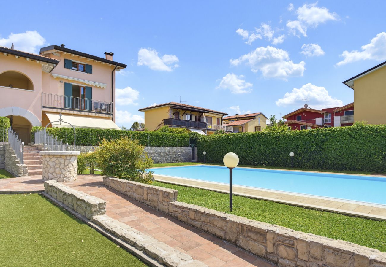 Ferienwohnung in Lazise - Regarda - Basiliko Cosy Apartment mit Pool