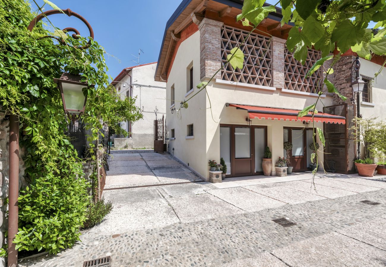 Studio in Castelnuovo del Garda - Corte Monteleone Apartment mit Kochnische, Klima, WLan