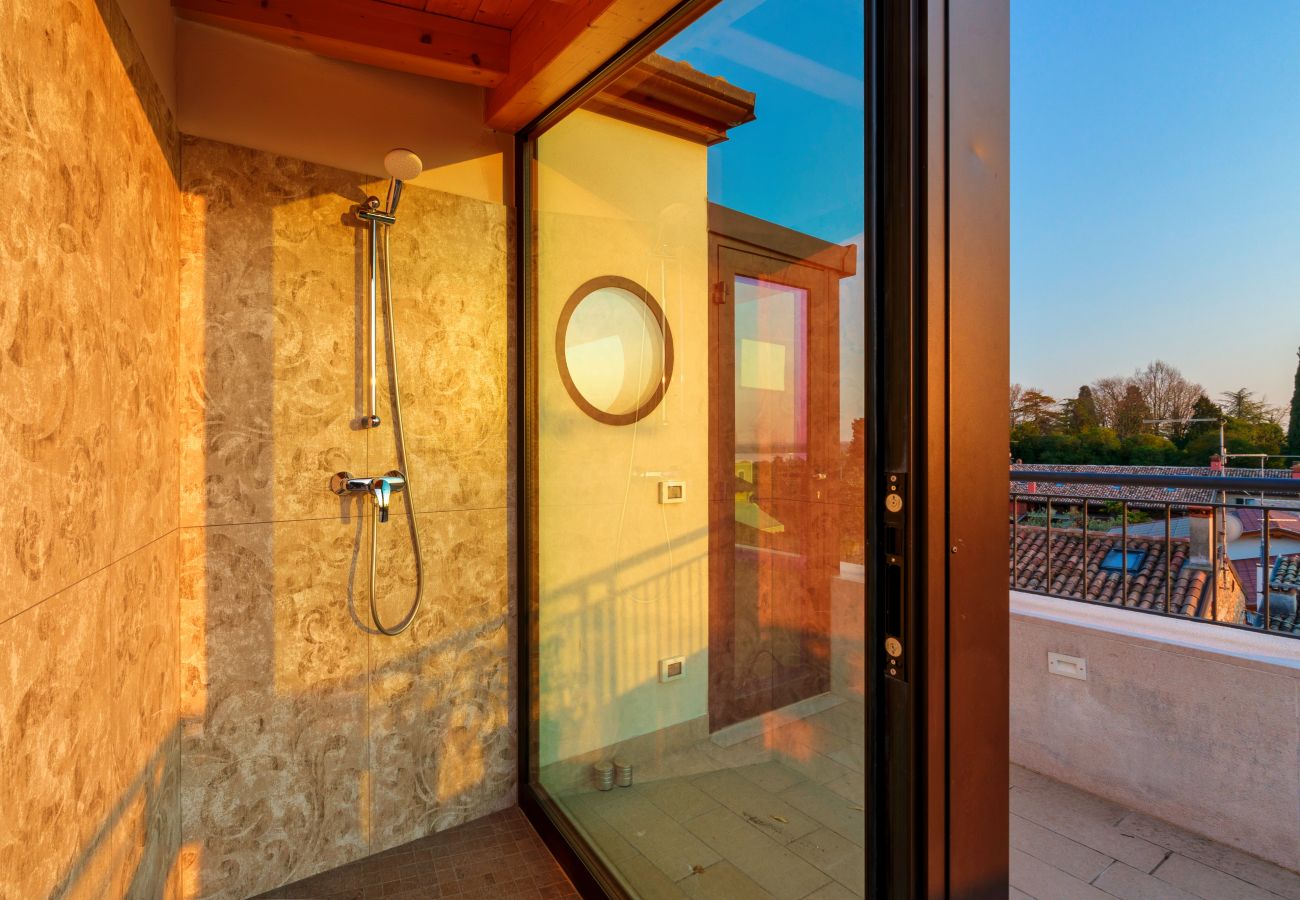 Ferienwohnung in Lazise - Regarda - Residenza GJ Erdgeschoss- mit Dachterrasse, Wlan, Klimaanlage