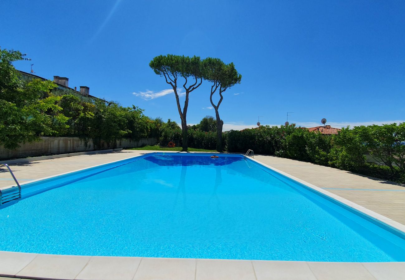 Apartment in Lazise - Regarda - apartment Brezza di Lago 1 with pool and air conditioning