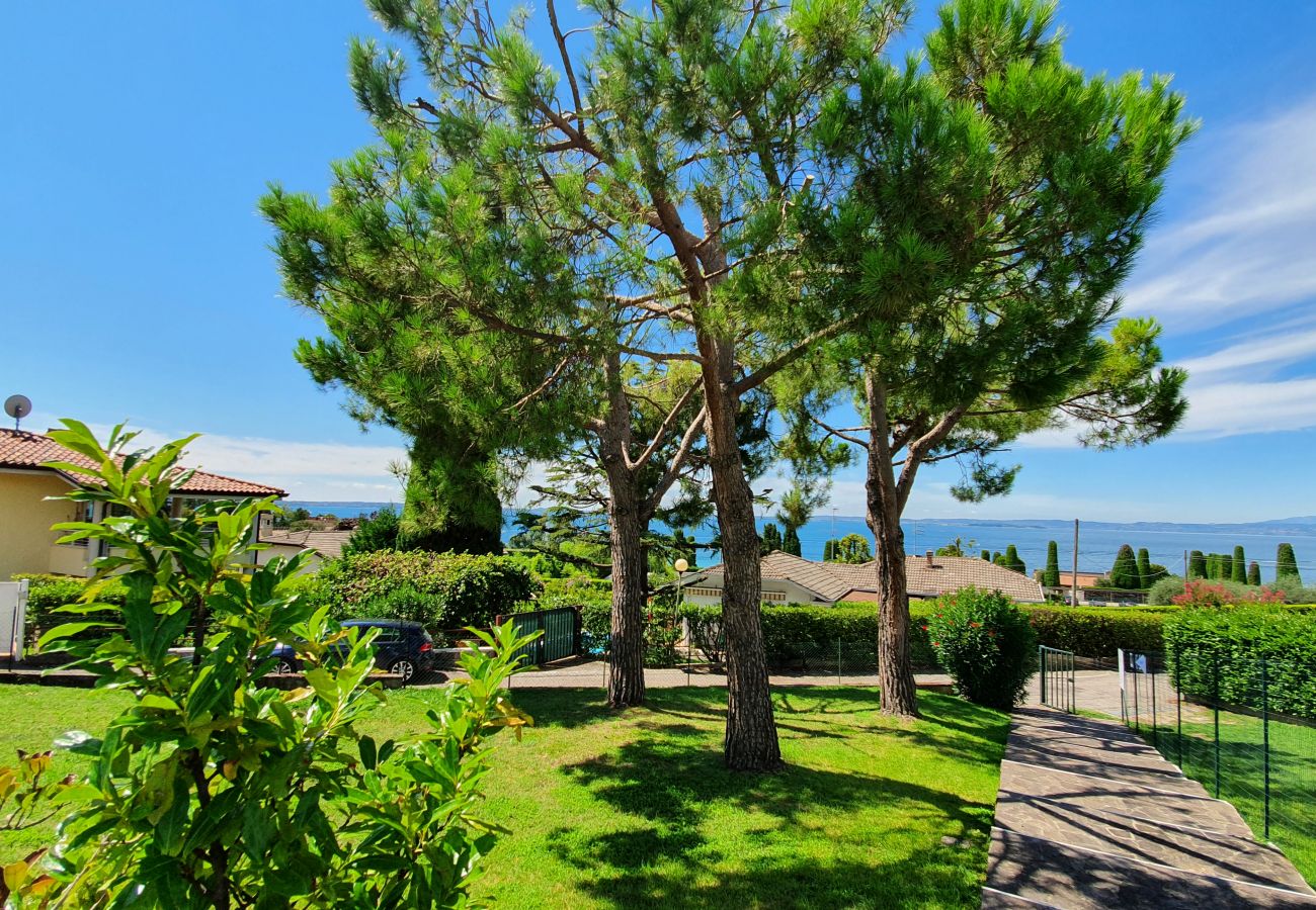 Apartment in Lazise - Regarda - apartment Brezza di Lago 1 with pool and air conditioning