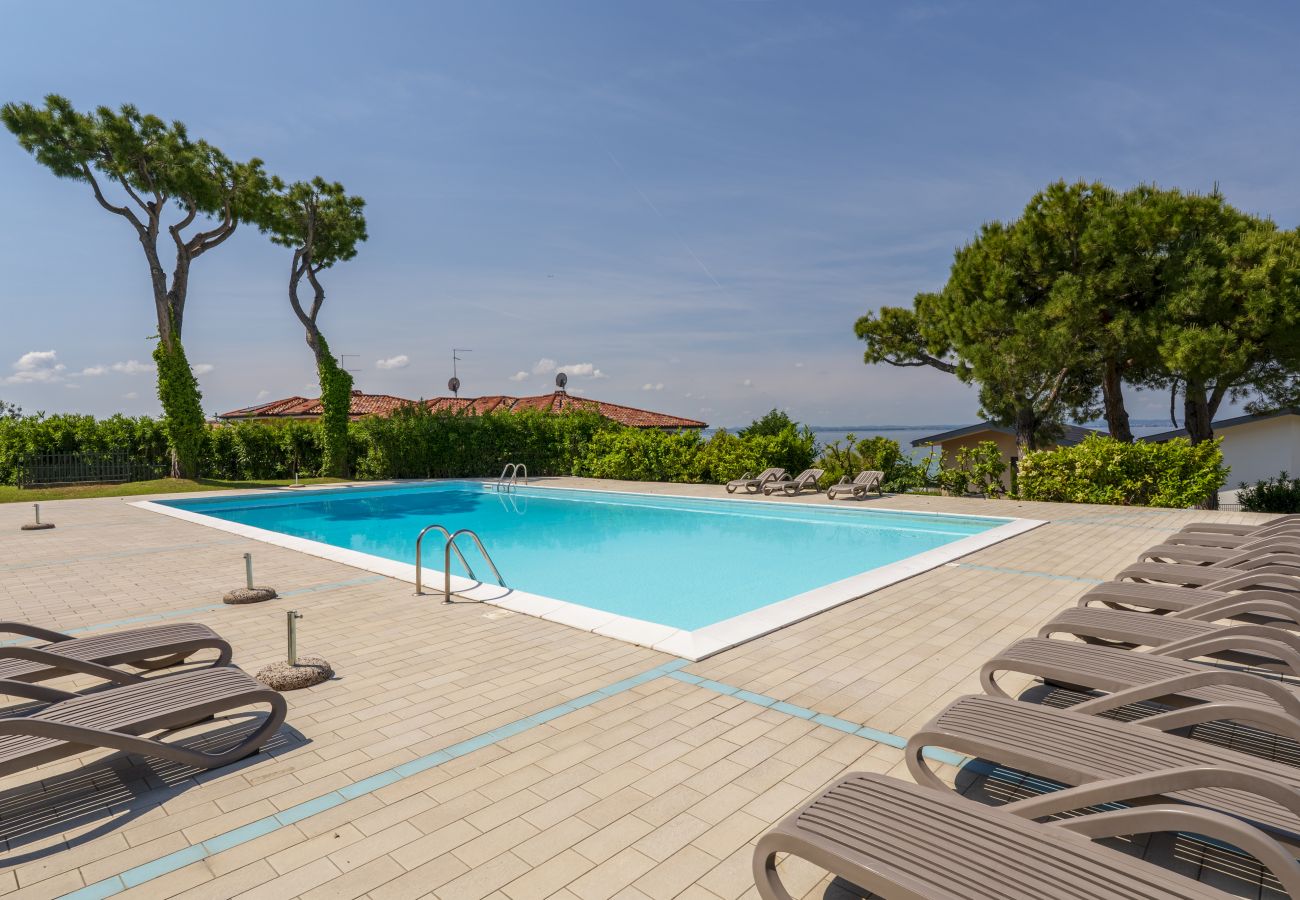 Apartment in Lazise - Regarda - apartment Brezza di Lago 1 with pool and air conditioning