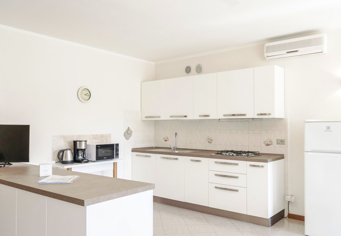 Apartment in Lazise - Regarda – apartment Rosa Baccarat 5 with free entrance to camping and beach