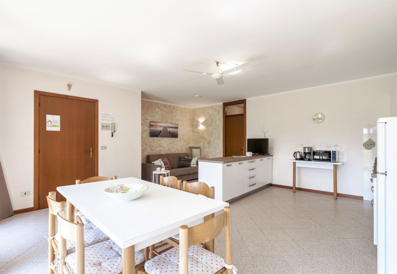 Apartment in Lazise - Regarda – apartment Rosa Baccarat 5 with free entrance to camping and beach
