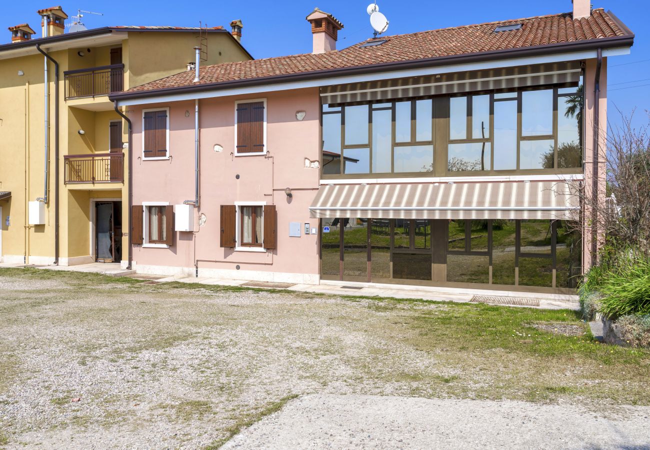 Apartment in Lazise - Regarda – apartment Rosa Baccarat 5 with free entrance to camping and beach