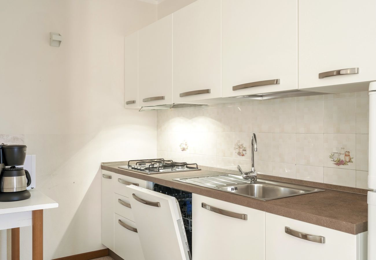 Apartment in Lazise - Regarda – apartment Rosa Alba 7 with free entrance to camping and beach