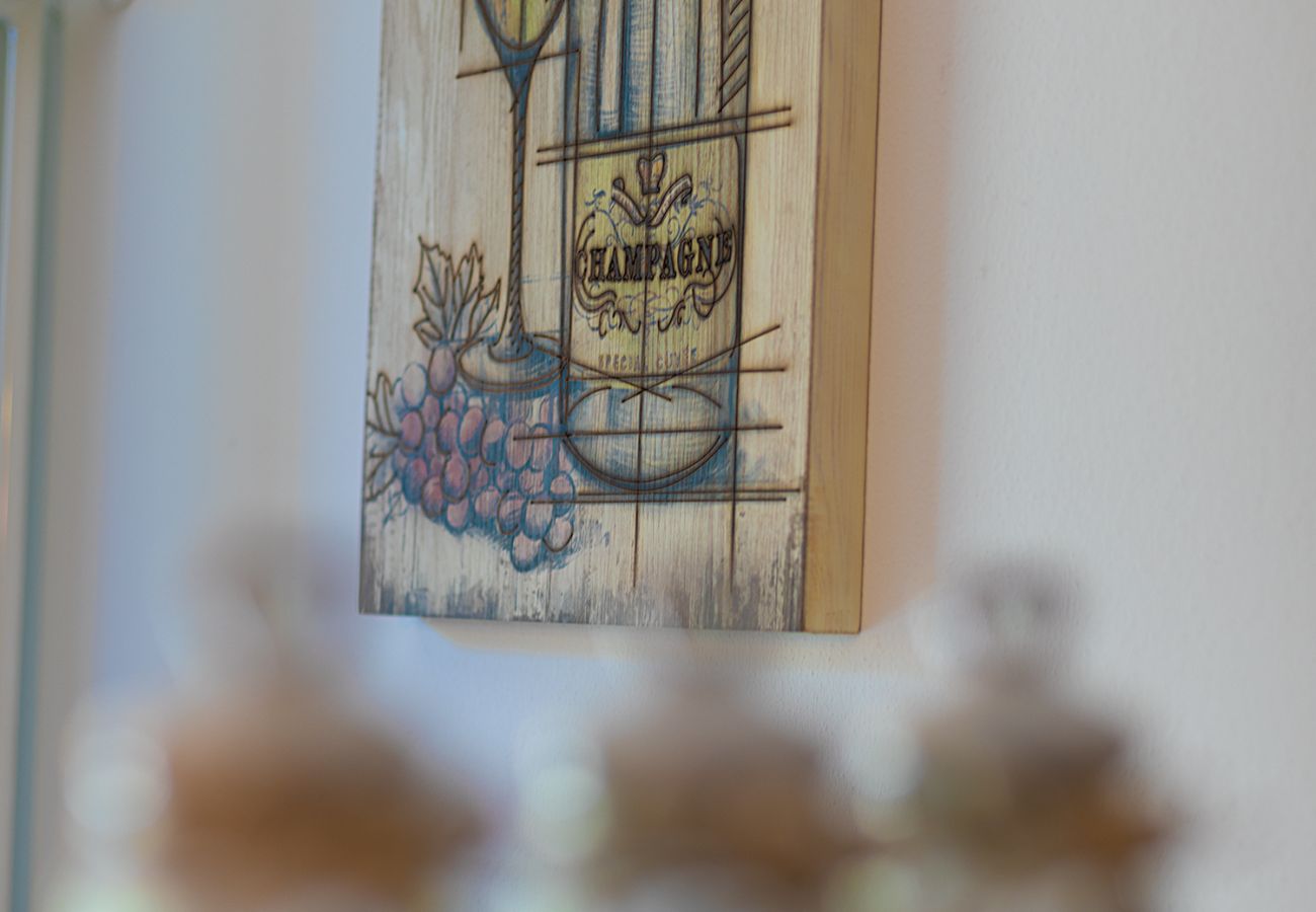 Apartment in Lazise - Regarda - wine apartment Promenade in the centre with garden and pool
