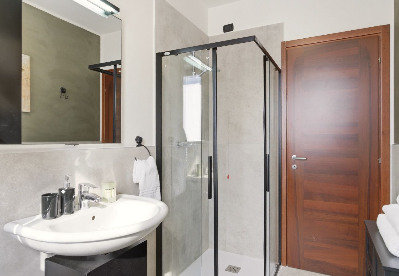 Apartment in Lazise - Regarda - wine apartment Promenade in the centre with garden and pool