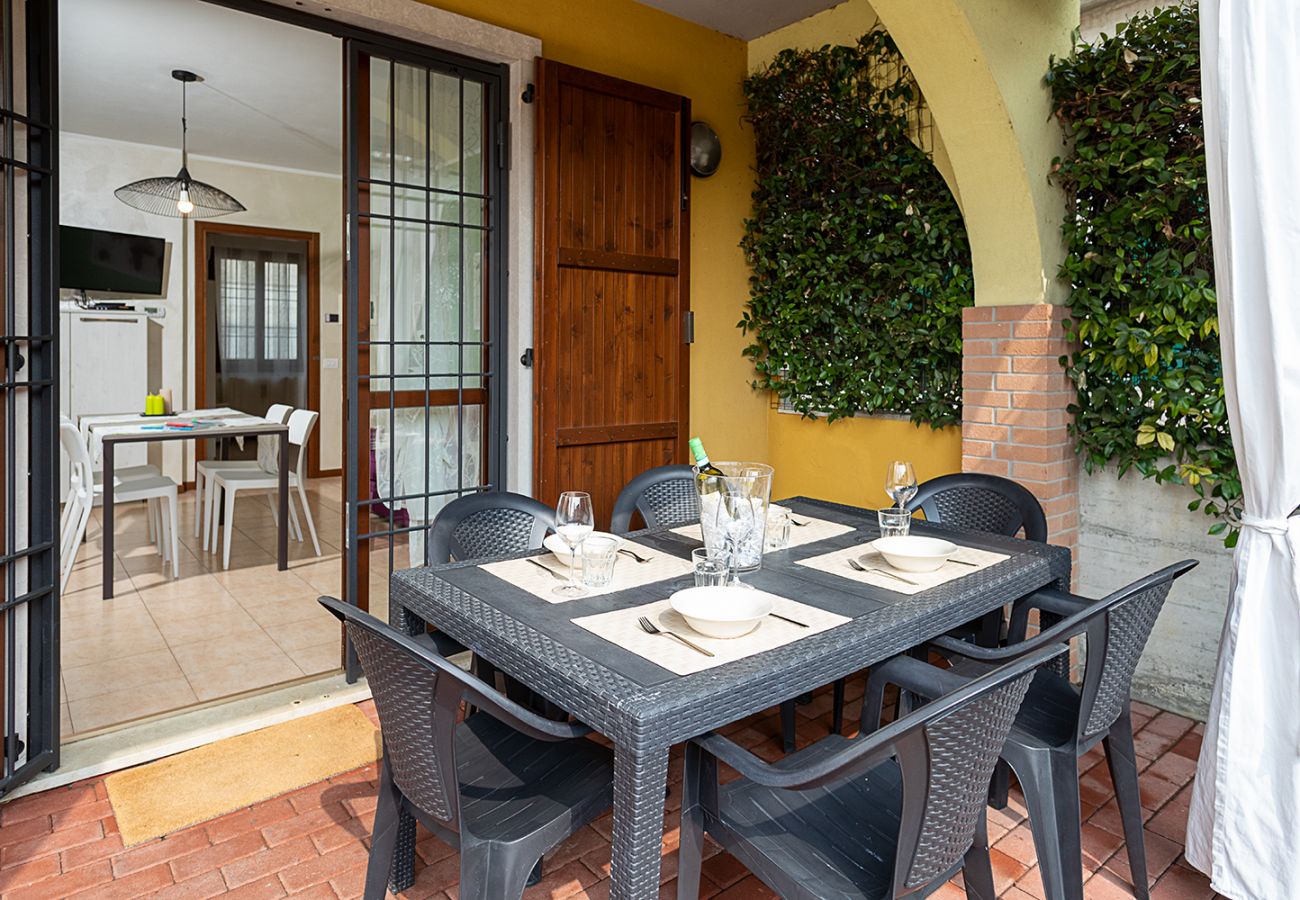 Apartment in Lazise - Regarda - cozy apartment L'Archetto with private garden, WiFi, pool