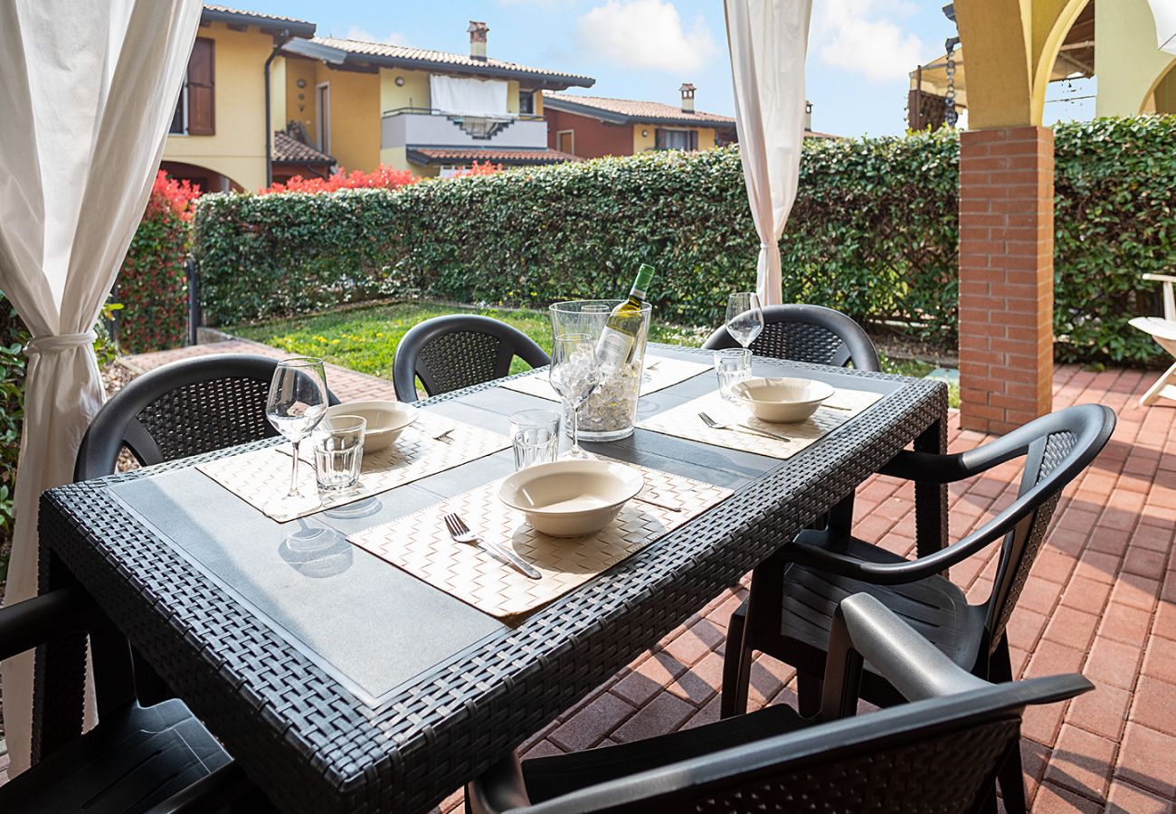 Apartment in Lazise - Regarda - cozy apartment L'Archetto with private garden, WiFi, pool