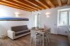 House in Bardolino - Regarda - Casa Rossa, romantic family apartment  with wifi, air conditioning