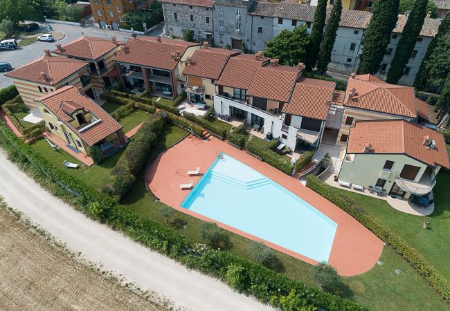 Apartment in Lazise - Regarda – apartment Miralago in Lazise with private garden, pool, pets allowed