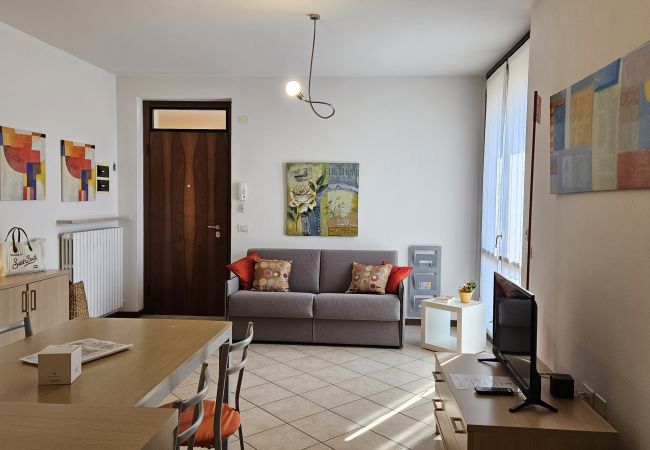  in Lazise - Regarda – apartment Miralago in Lazise with private garden, pool, pets allowed