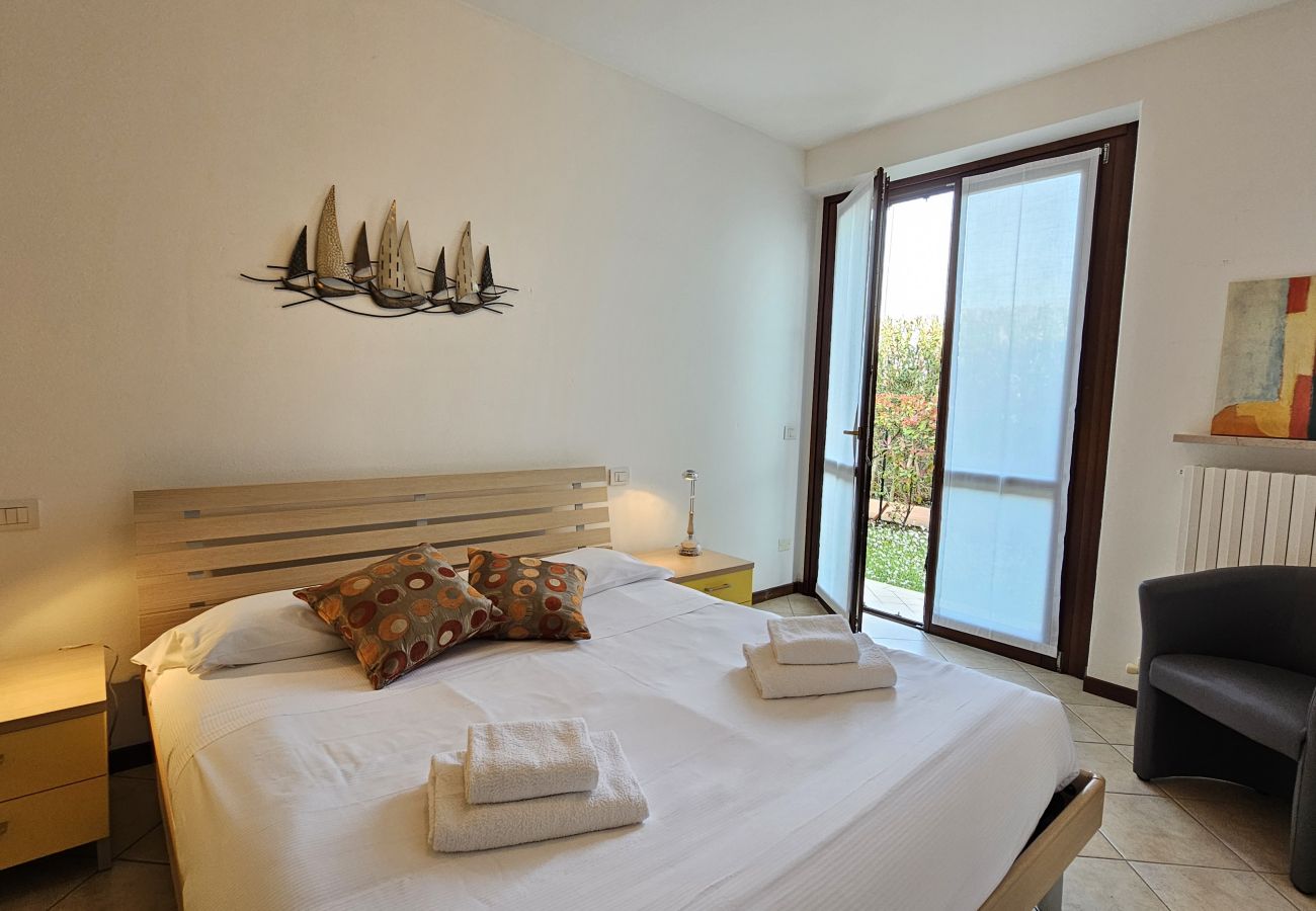 Apartment in Lazise - Regarda – apartment Miralago in Lazise with private garden, pool, pets allowed
