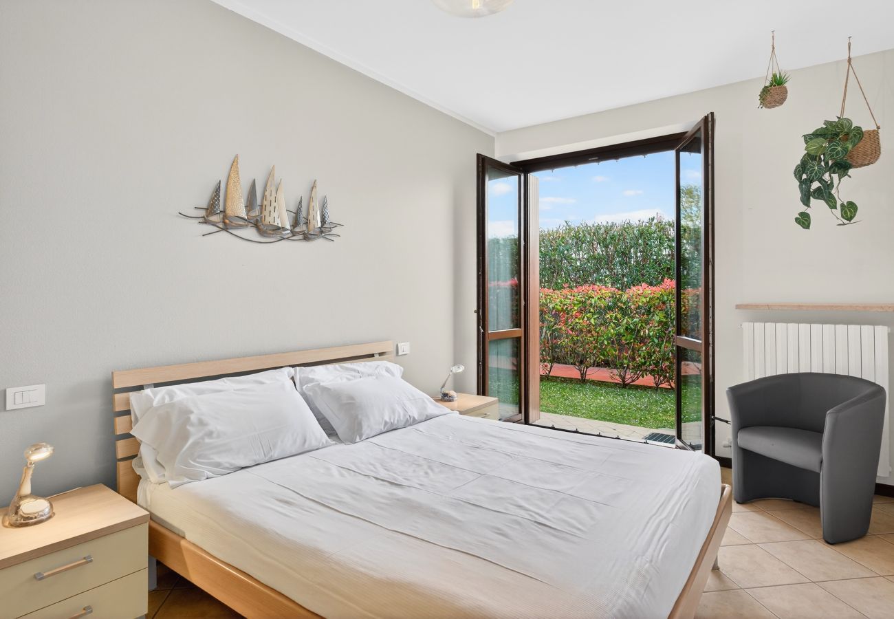 Apartment in Lazise - Regarda – apartment Miralago in Lazise with private garden, pool, pets allowed