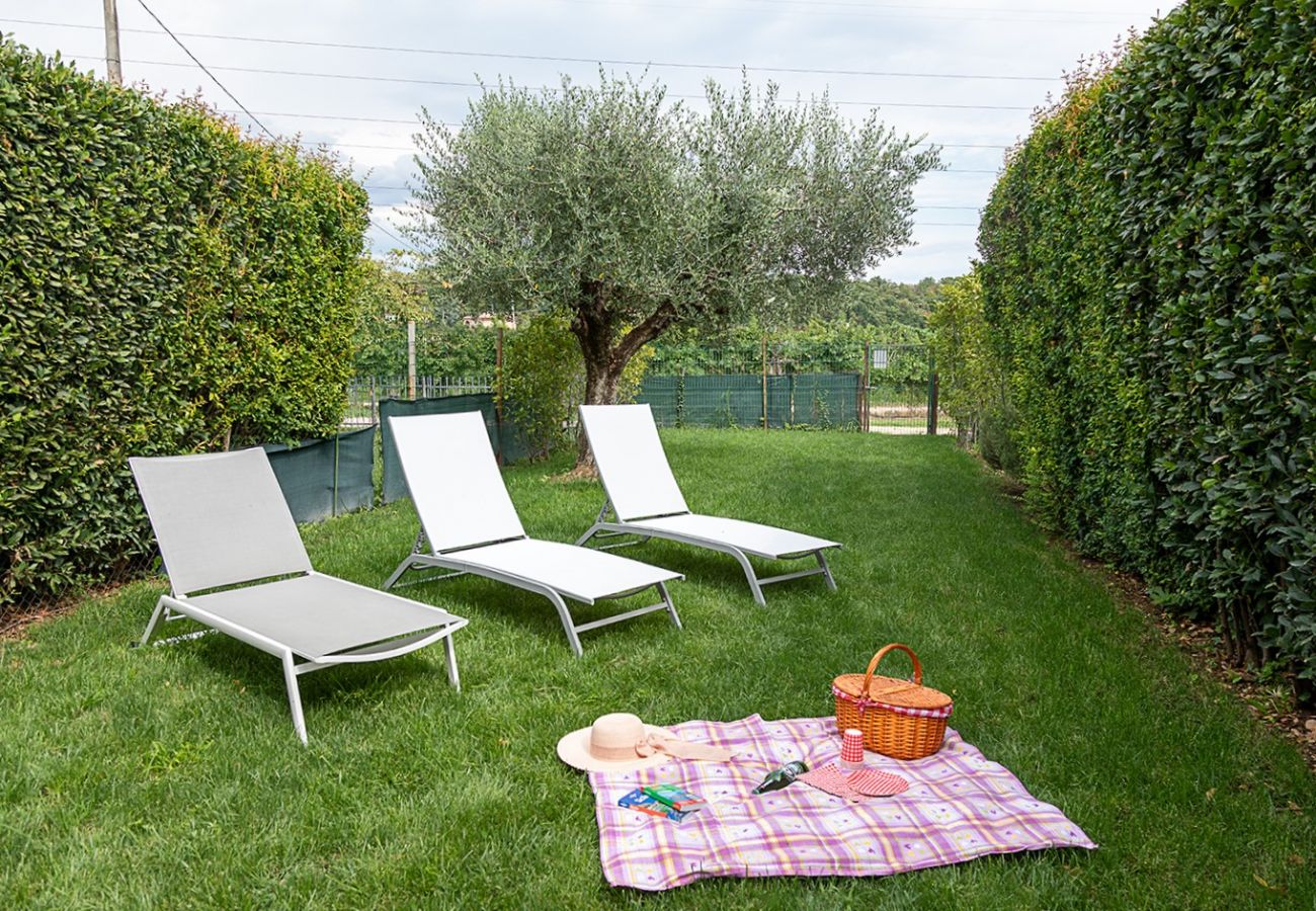 Townhouse in Lazise - Regarda - Countryhouse Nocino 2 in the middle of Lake Garda vineyards