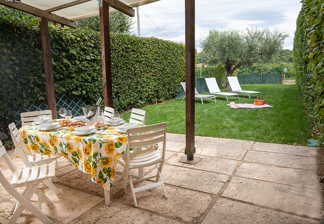 Townhouse in Lazise - Regarda - Countryhouse Nocino 2 in the middle of Lake Garda vineyards