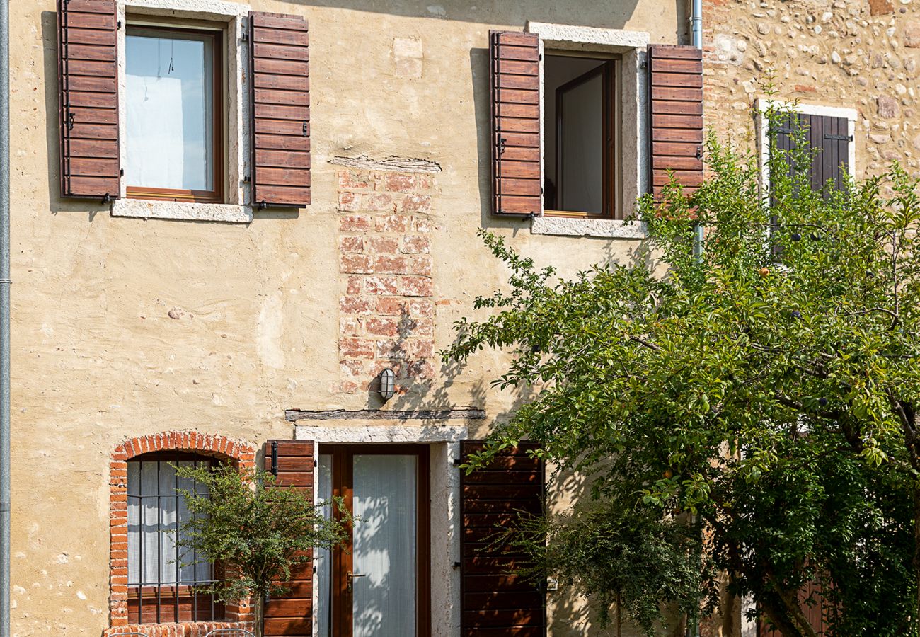 Townhouse in Lazise - Regarda - Countryhouse Nocino 2 in the middle of Lake Garda vineyards