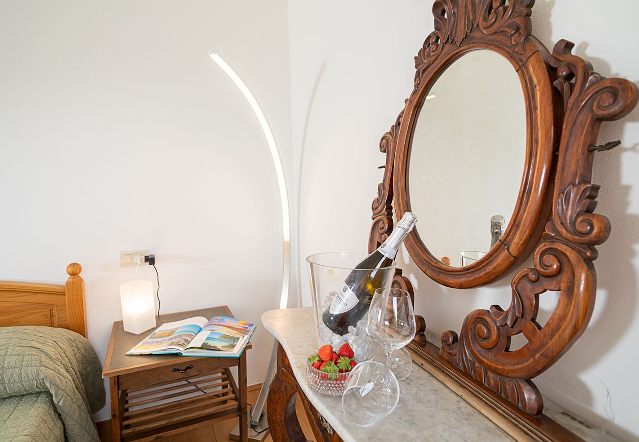 Townhouse in Lazise - Regarda - Countryhouse Nocino 2 in the middle of Lake Garda vineyards