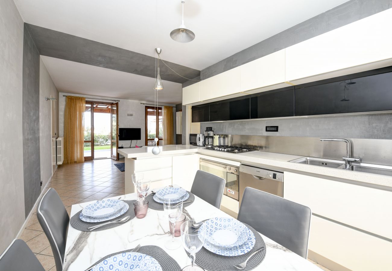 Apartment in Manerba del Garda - Maison Elisa 