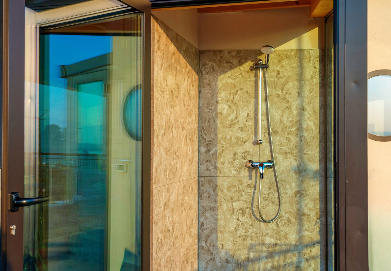 Apartment in Lazise - Regarda - Residenza GJ - G floor modern onebedroom apartment with roof terrace