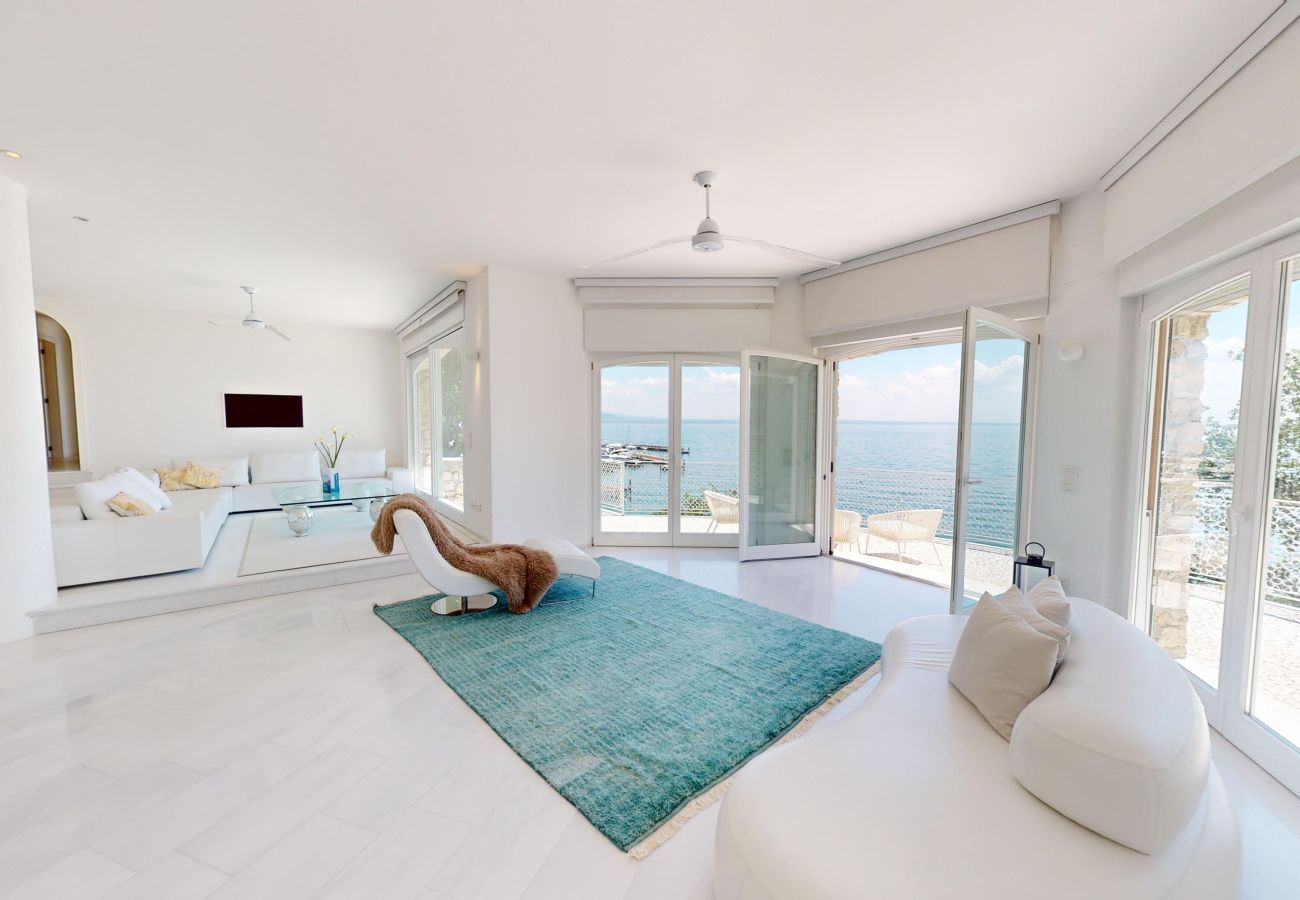 Villa in Manerba del Garda - Villa Flora 