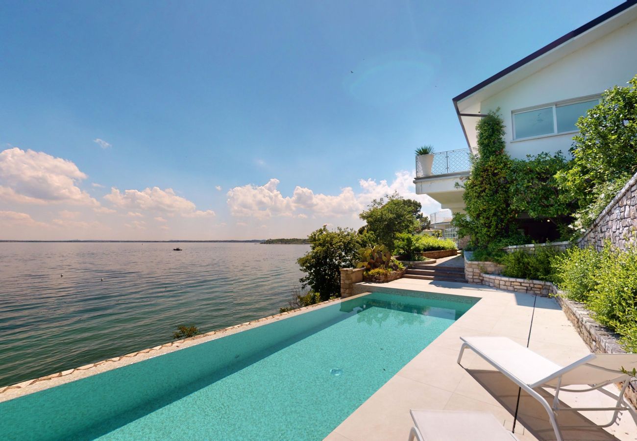 Villa in Manerba del Garda - Villa Flora 