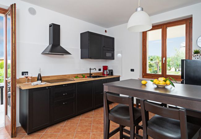 Chalet in Costermano - Regarda -  Villa Ida, apartment Giarole with pool and air conditioning