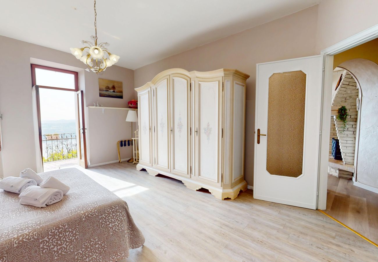 Apartment in Salò - Casa Massina Trilo