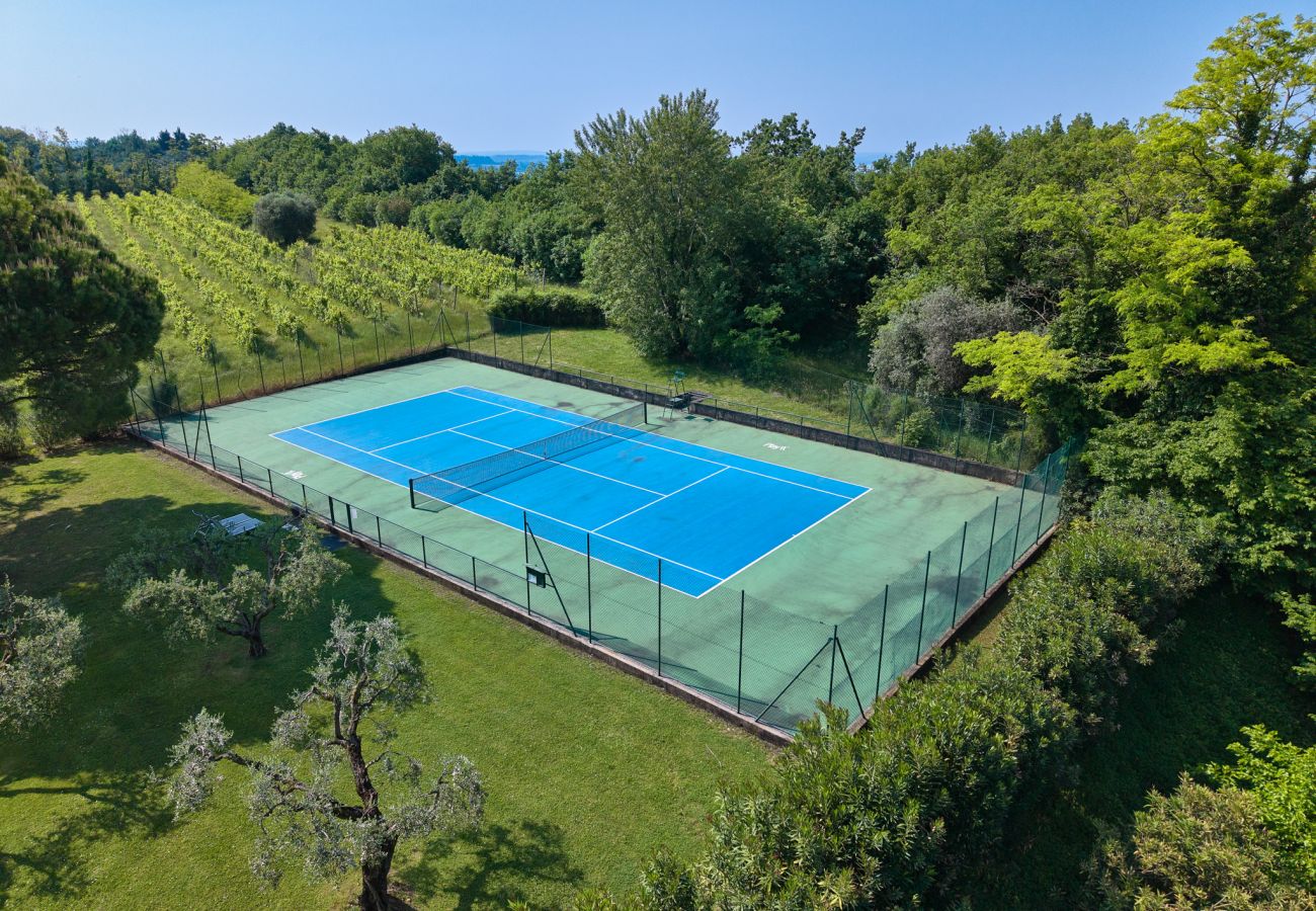 Apartment in Bardolino - Regarda - Apartment Antico Convento, residence Paerno with pool and tennis