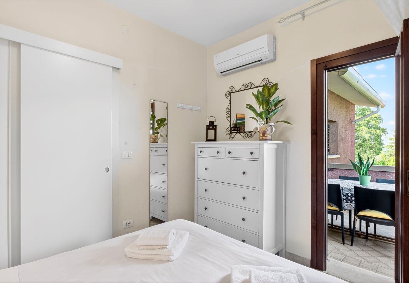 Apartment in Bardolino - Regarda - Apartment Blue View 3 with lake view and pool