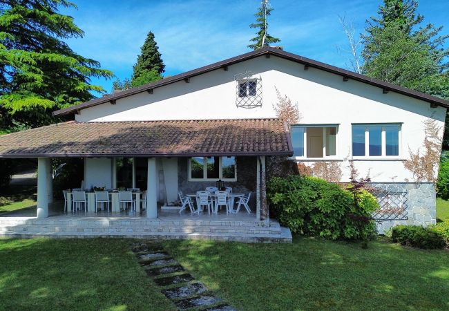 Villa in Manerba del Garda - Villa beach front 7 Bello By Booking Garda Lake