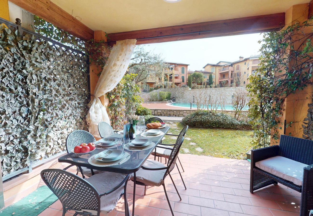 Apartment in Manerba del Garda - Borgo del Torchio H3