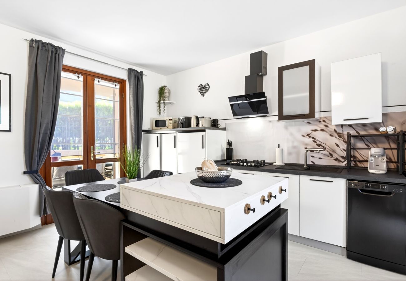 Apartment in Lazise - Regarda - Apartment Elvira with swimming pool near to the centre