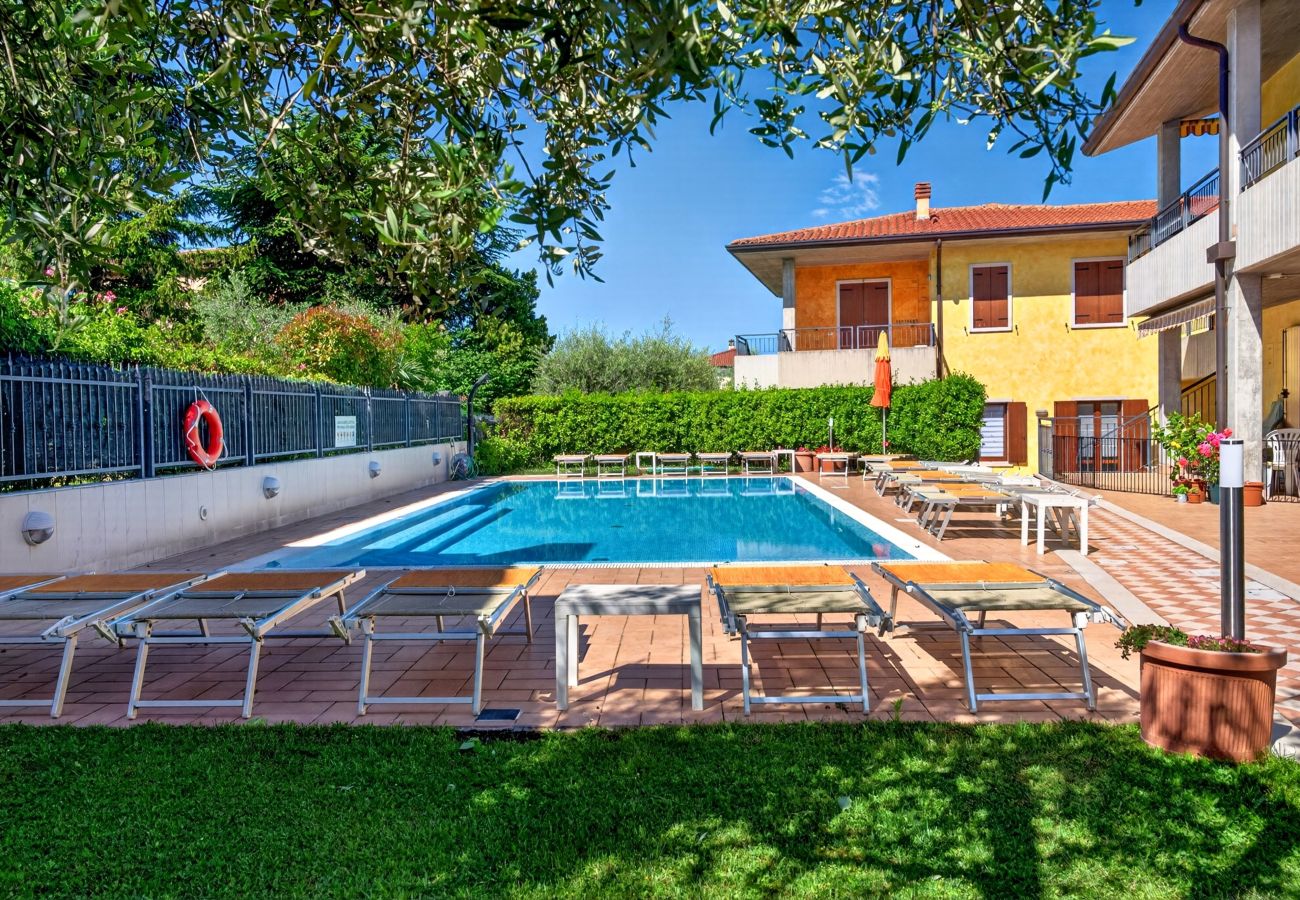 Apartment in Lazise - Regarda - Apartment Elvira with swimming pool near to the centre