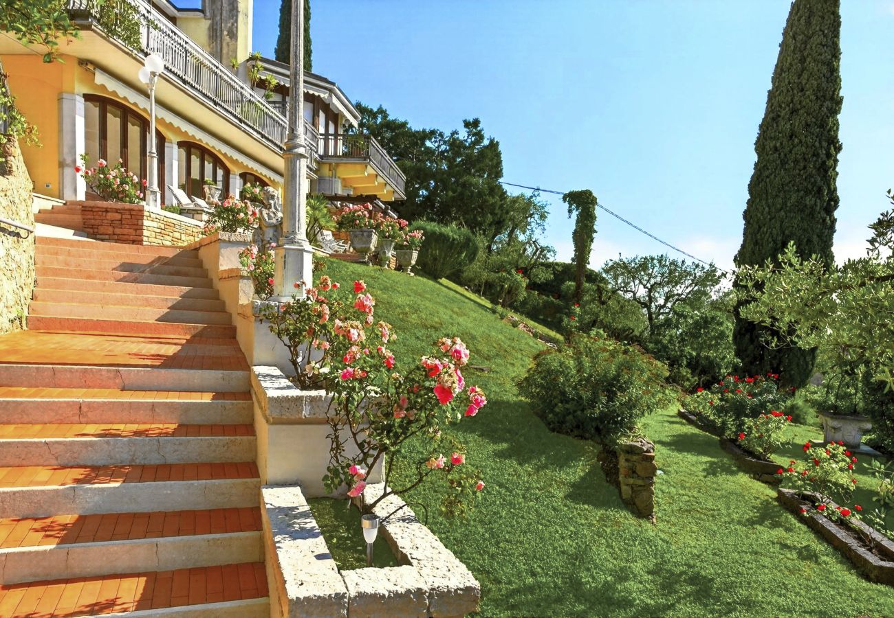 Villa in Torri del Benaco - Regarda - Villa Vera with stunning lake view and garden