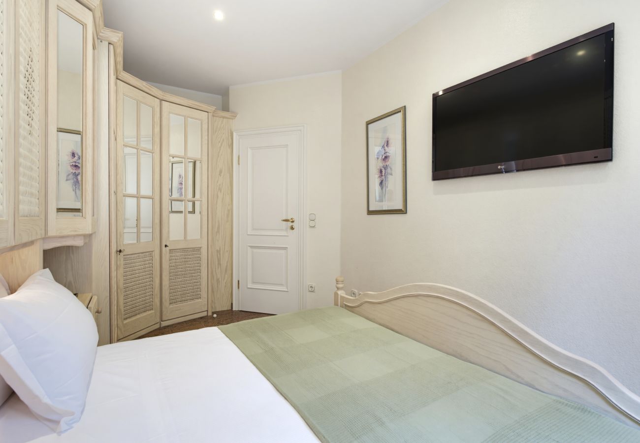 Apartment in Lazise - Regarda - Basiliko White Apartment with pool and wifi